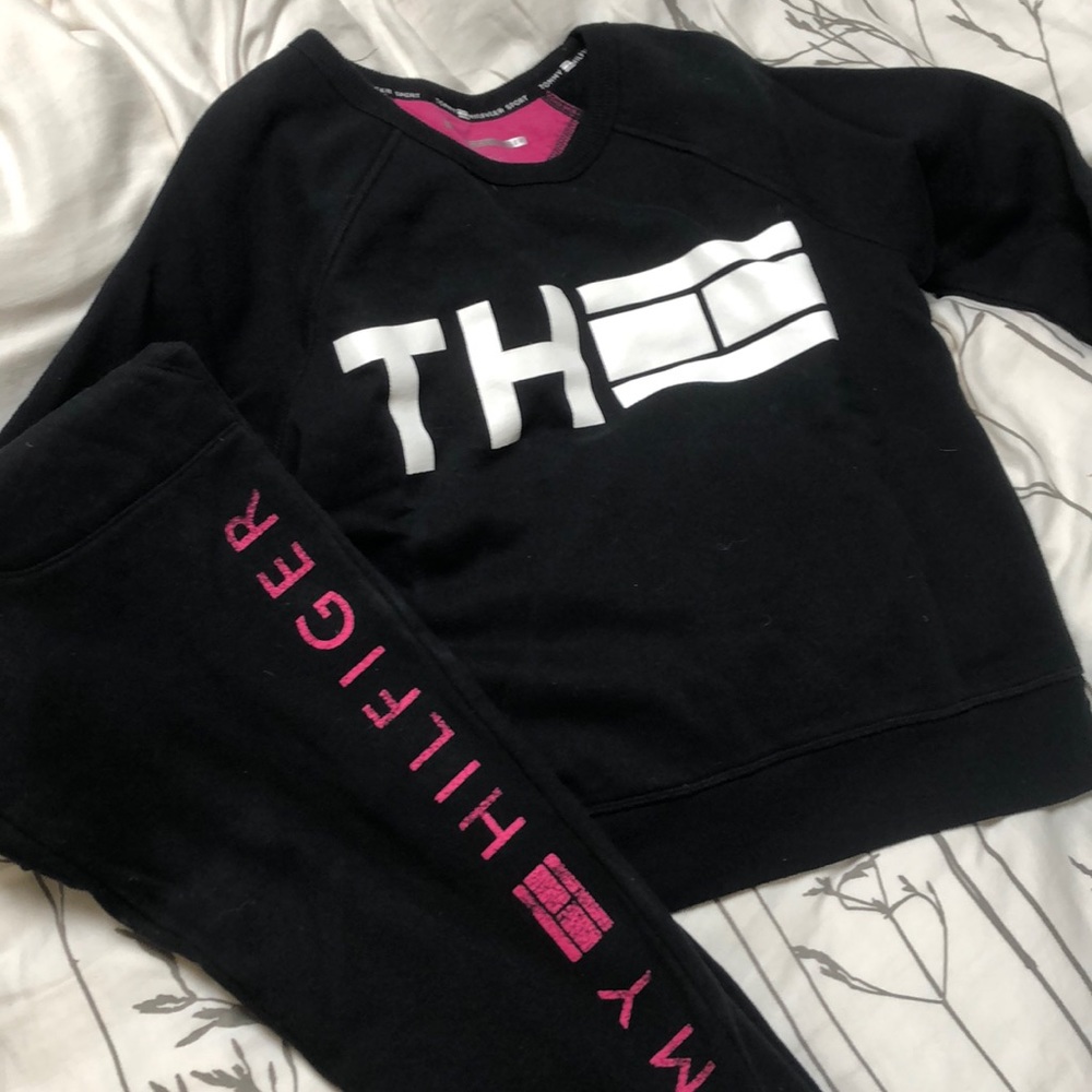 Tommy hilfigier sweat pants &matching sweat shirt